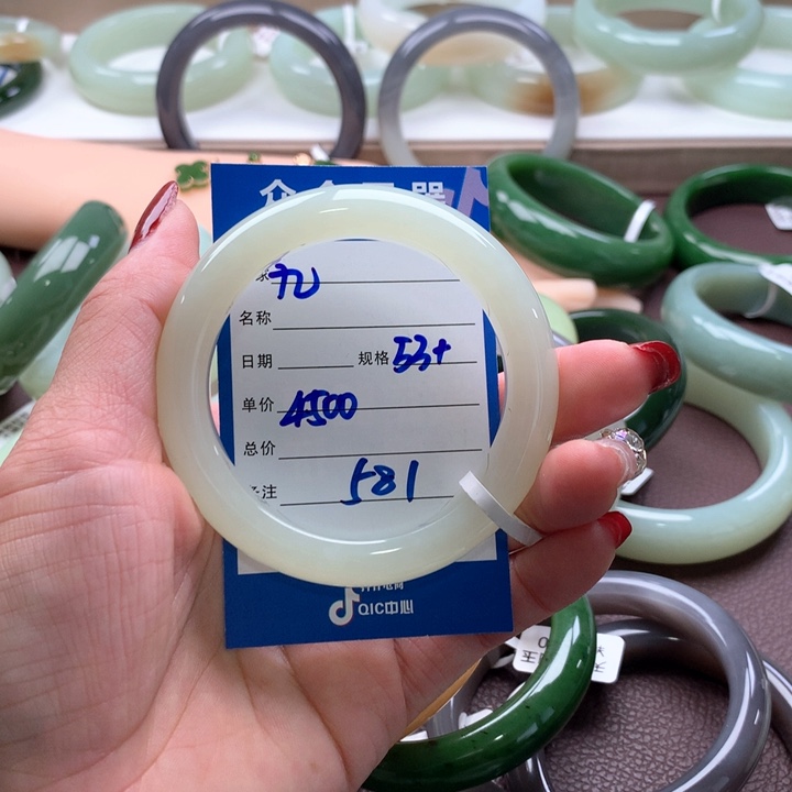 和田玉手镯未镶嵌九*