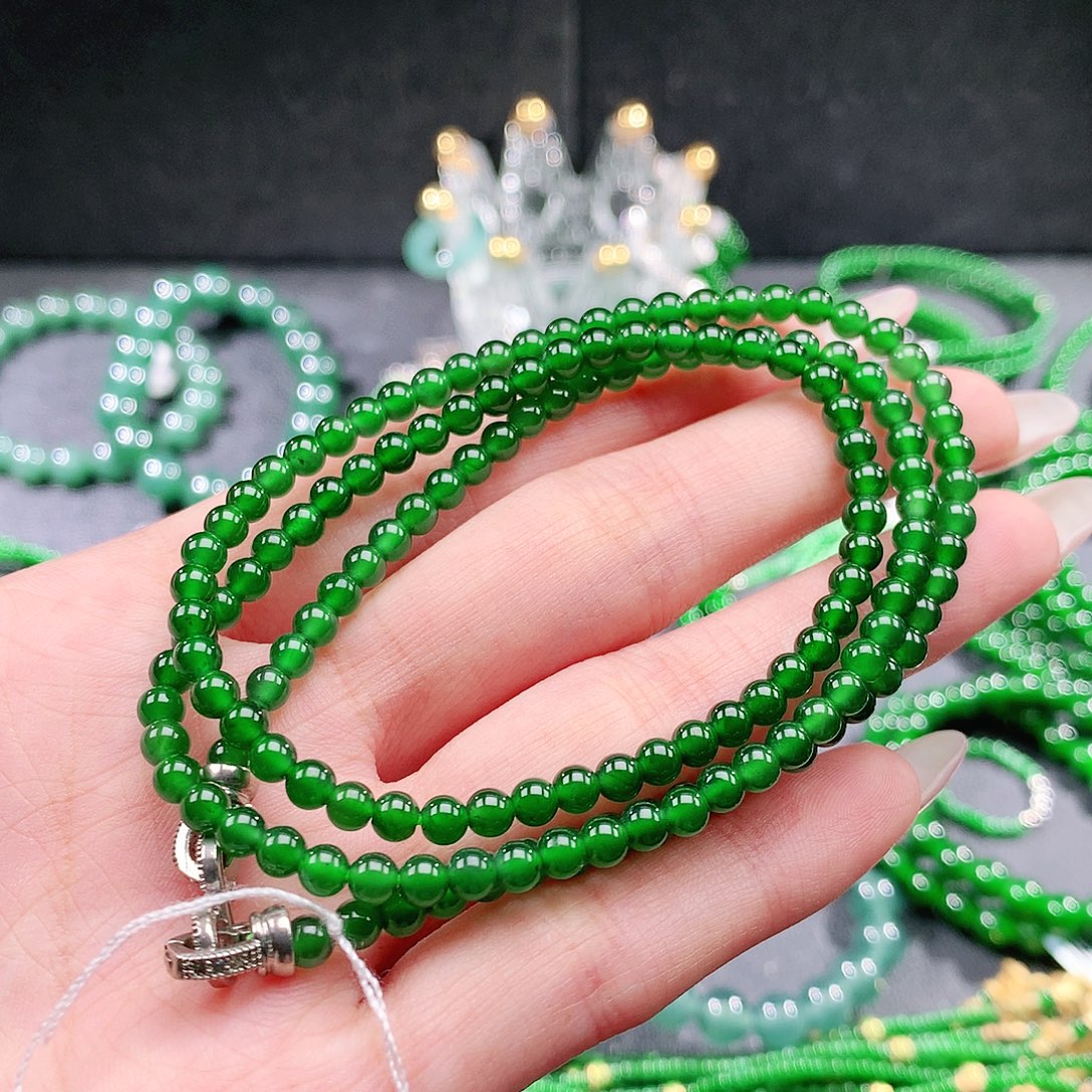 沈****翡翠未镶嵌手串项链