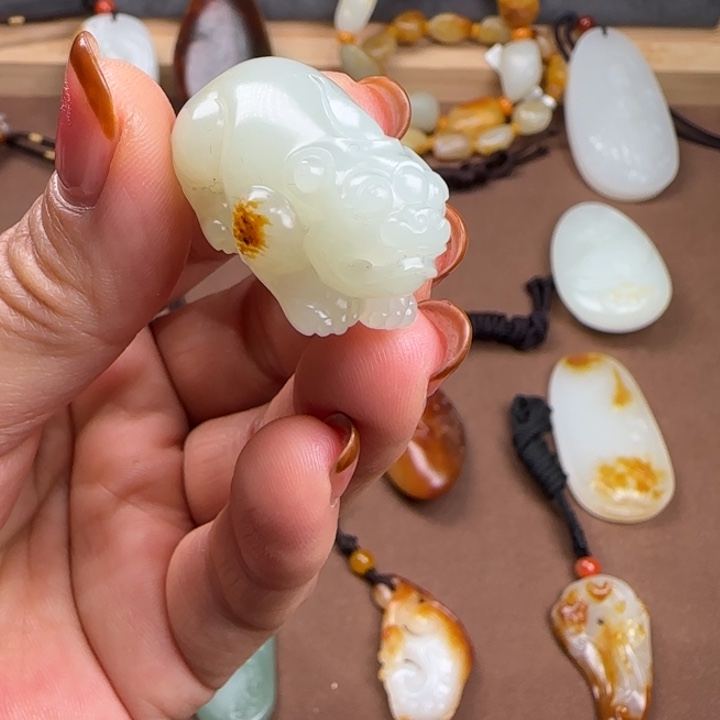 和田玉颈饰未镶嵌