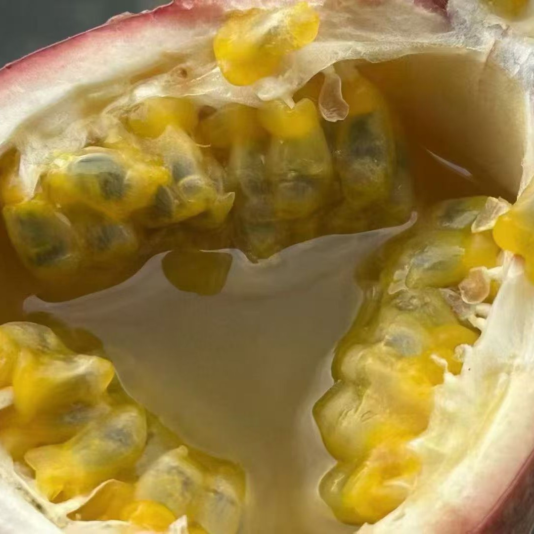 水蜜桃即食百香果，几乎纯甜，多汁，云南产云南省