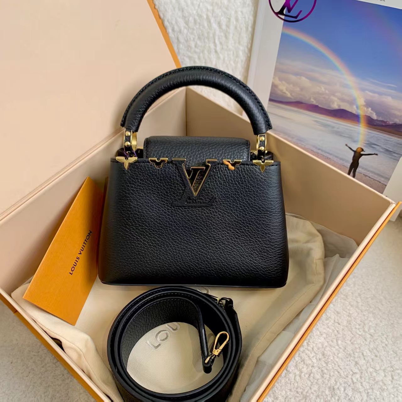 99新 LouisVuitton/路易威登 黑金capucin12期/97944126/代卖服务