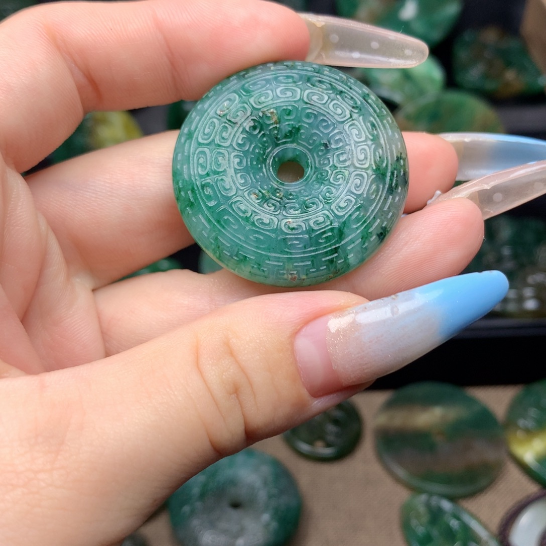 雨***生独山玉未镶嵌颈饰