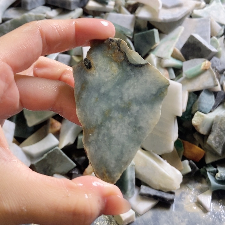 翡翠颈饰未镶嵌天然翡翠