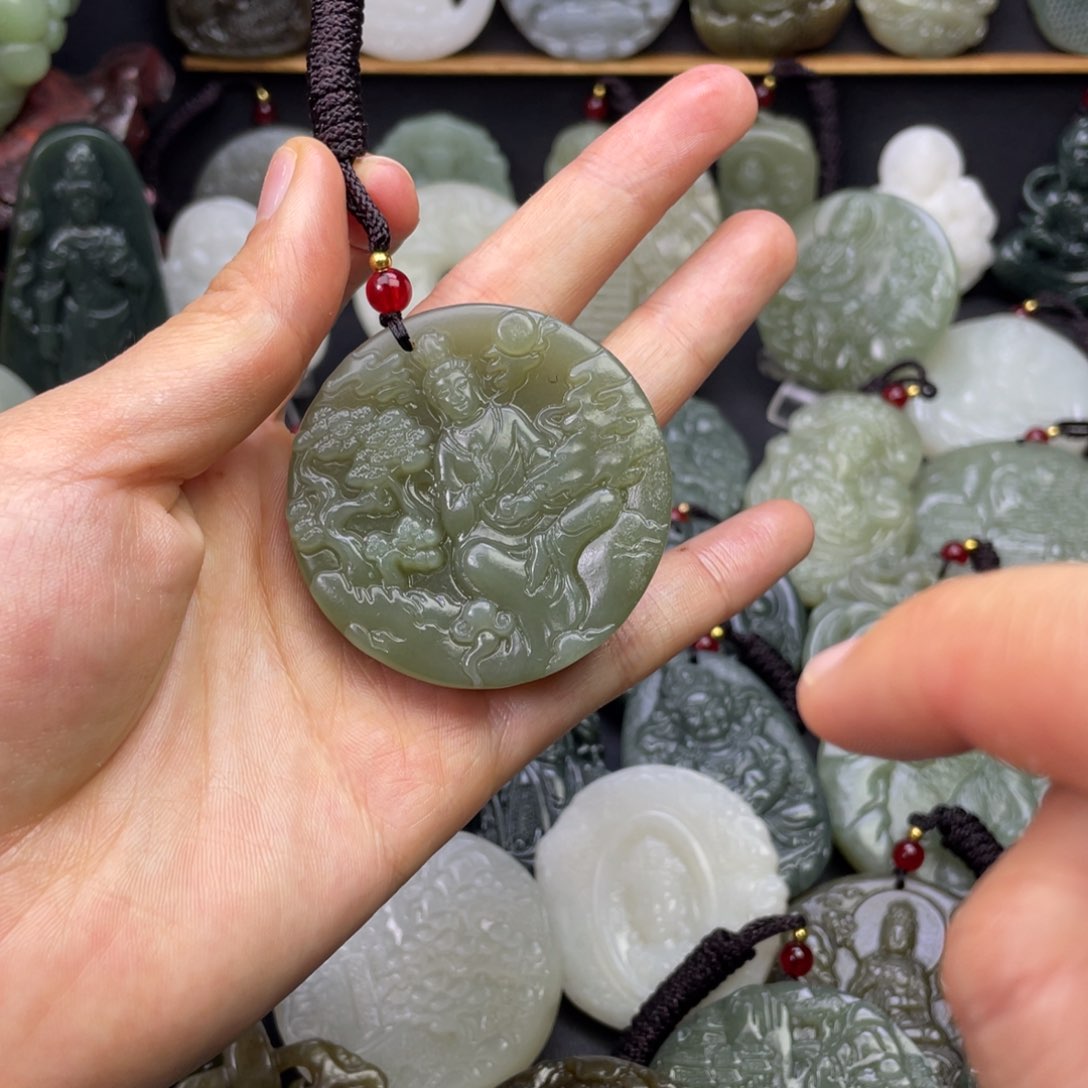 和田玉颈饰未镶嵌