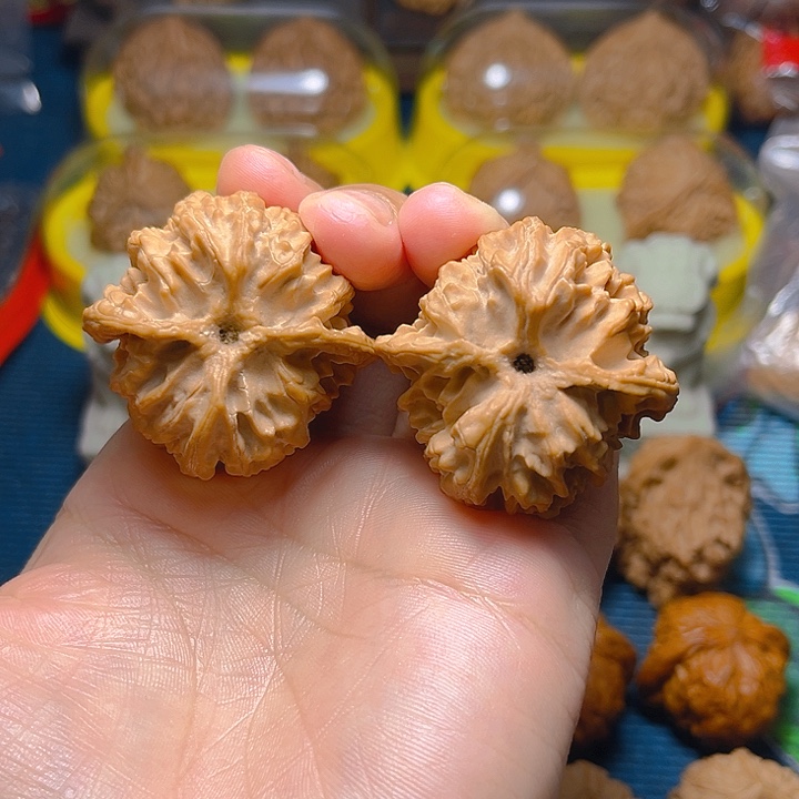 文玩核桃吊坠苹果园