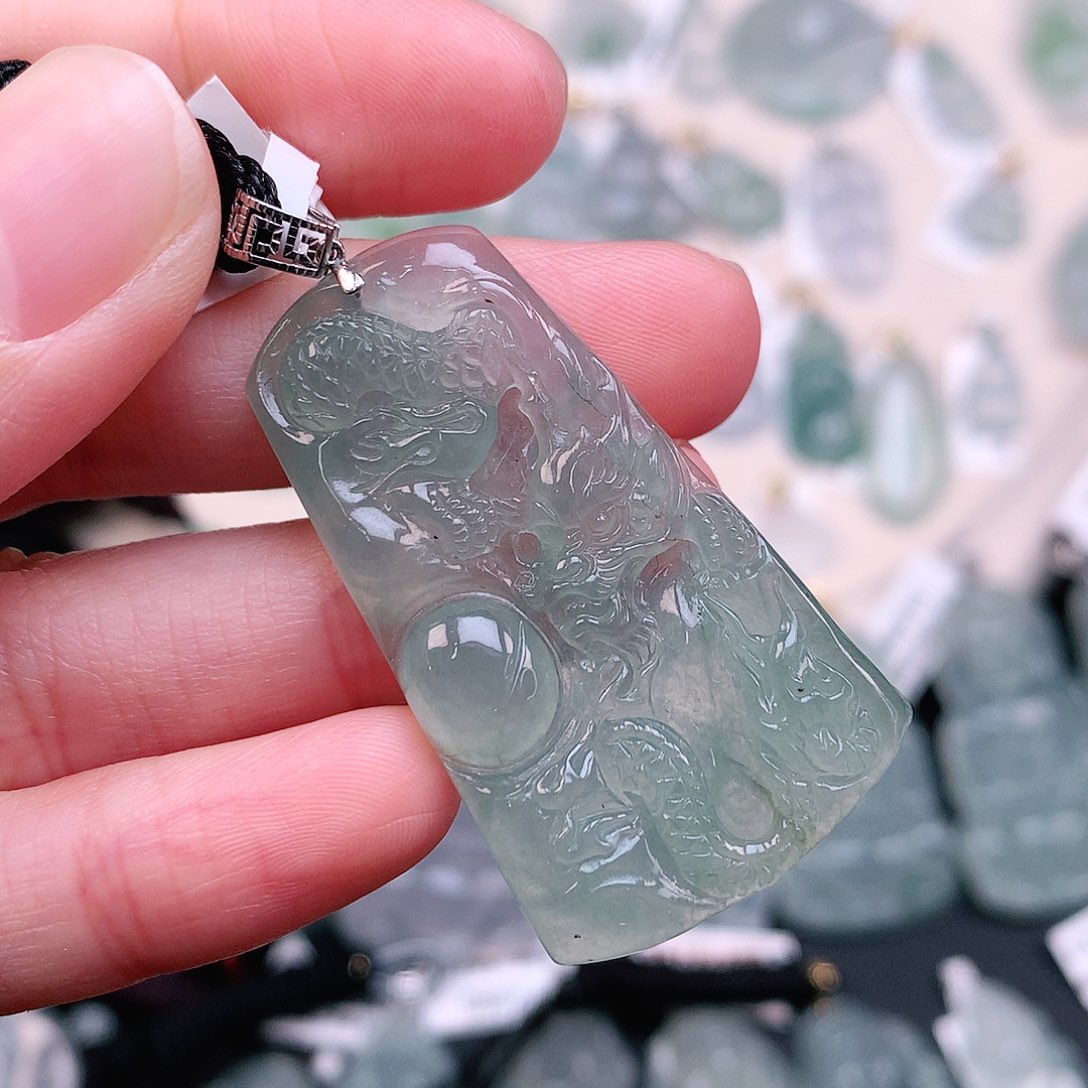 翡翠颈饰18K金镶嵌 冰晴龙牌