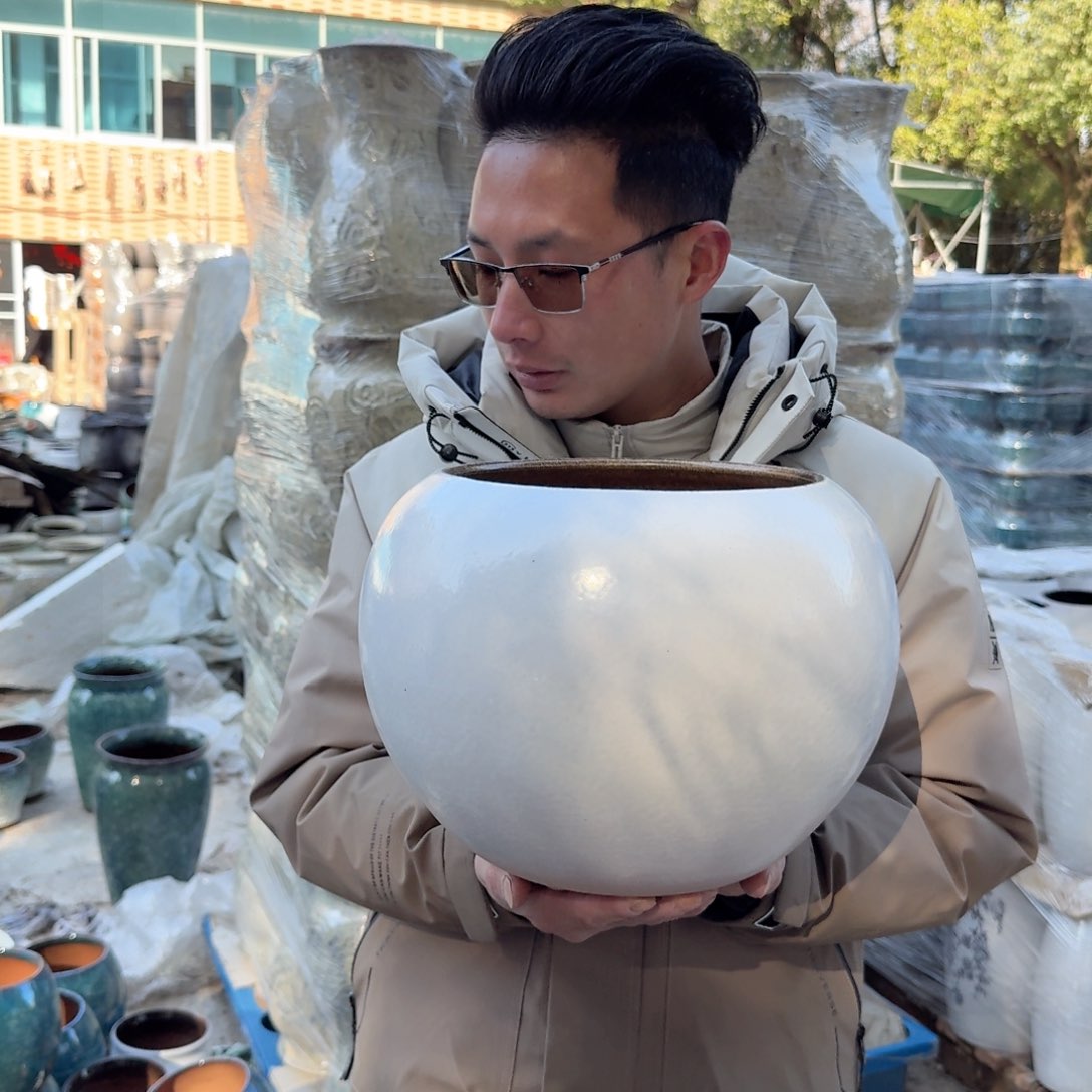 紫砂花盆口23高23（一个白色球大号肚子30