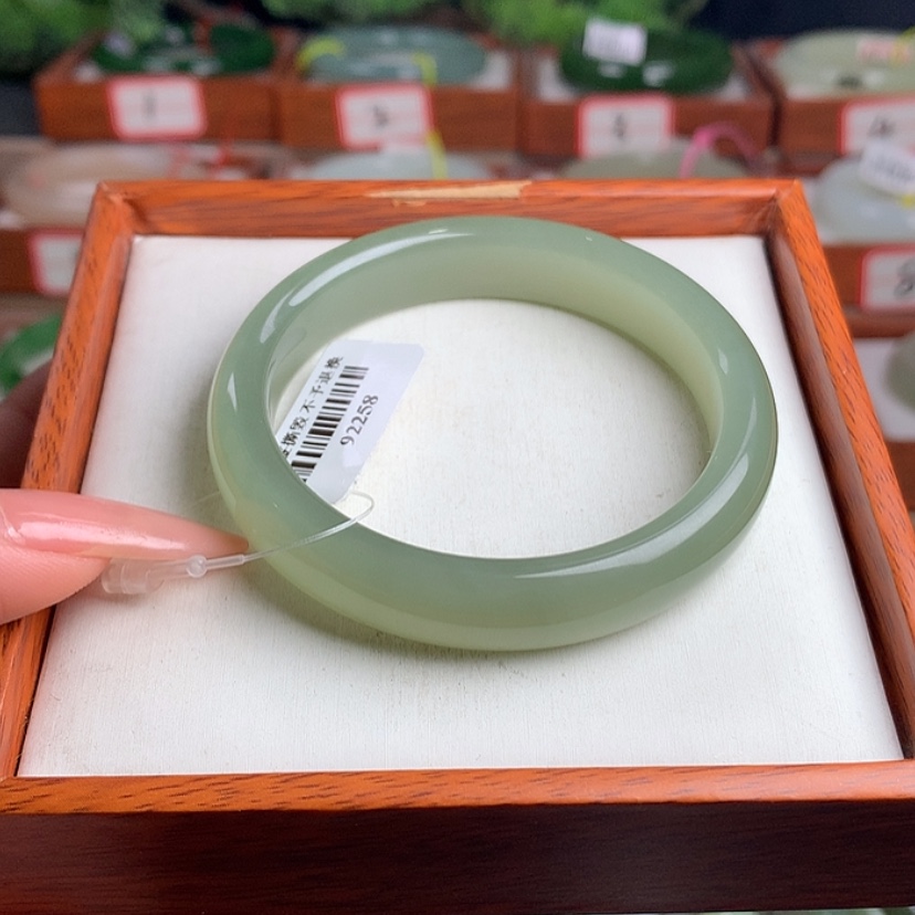 【闪购商品】和田玉未镶嵌手镯