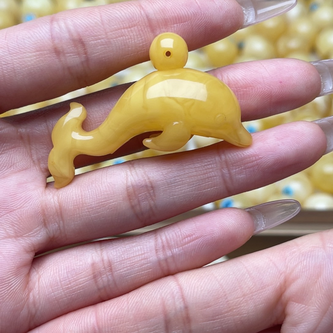 未镶嵌琥珀裸石蜜蜡雕刻件 思思