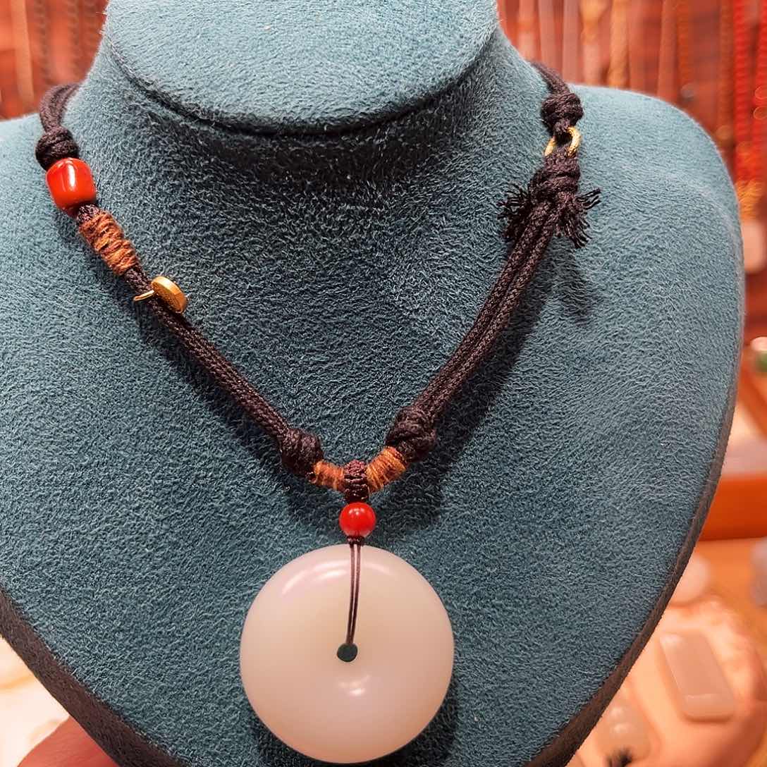 和田玉吊坠(赠链)未镶嵌