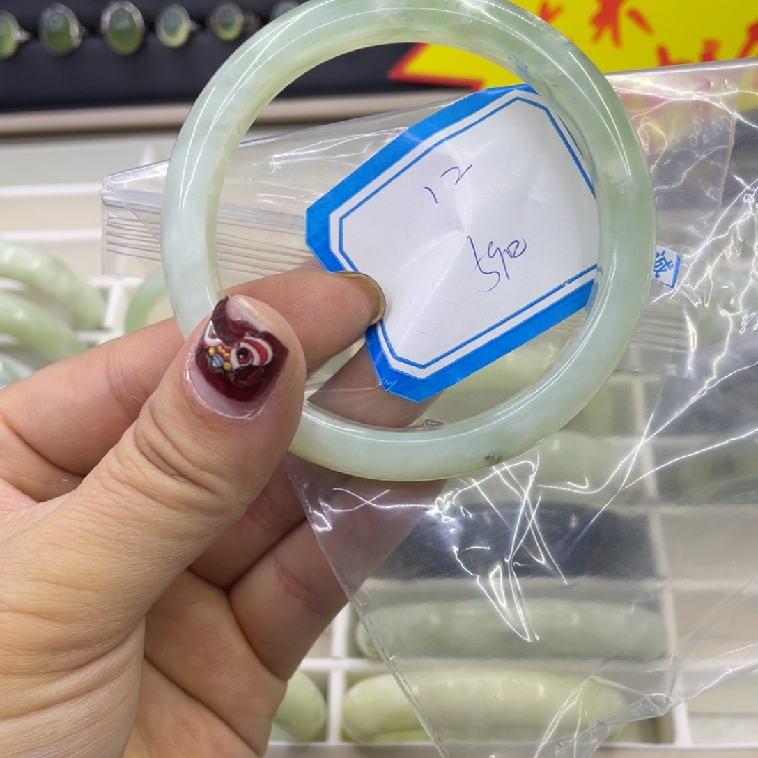 蛇纹石玉手镯未镶嵌