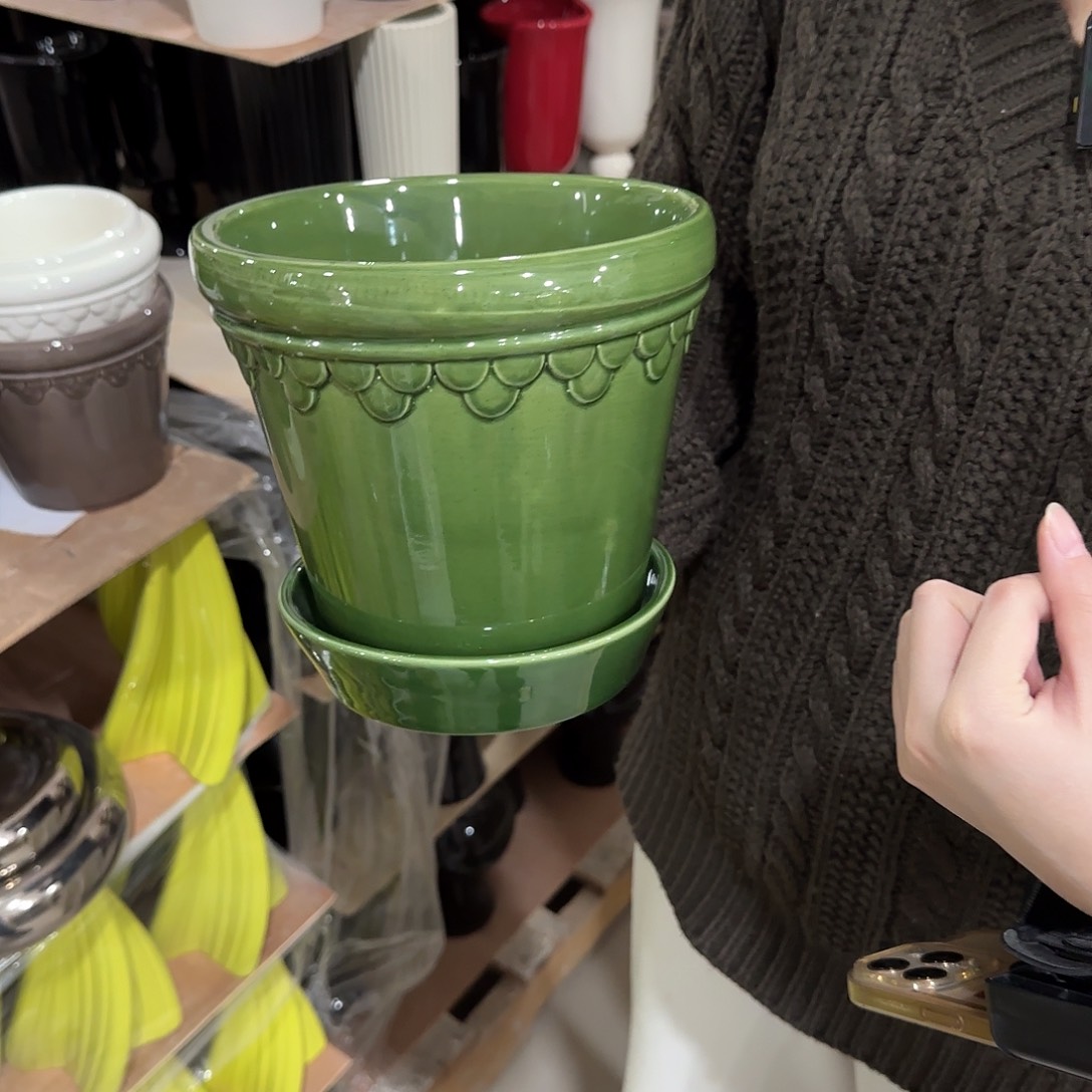 b2绿色带托花盆花盆花盆