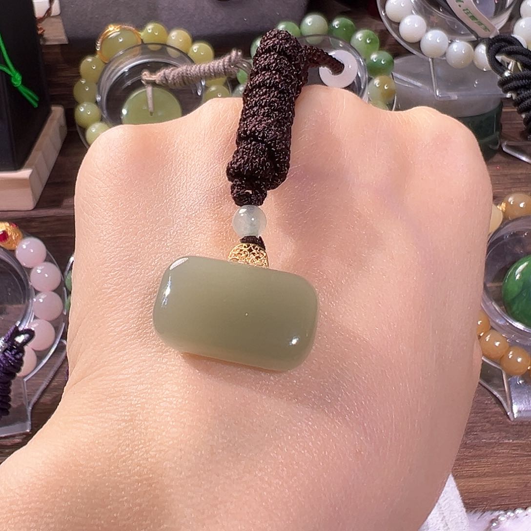 和田玉颈饰18K金镶嵌