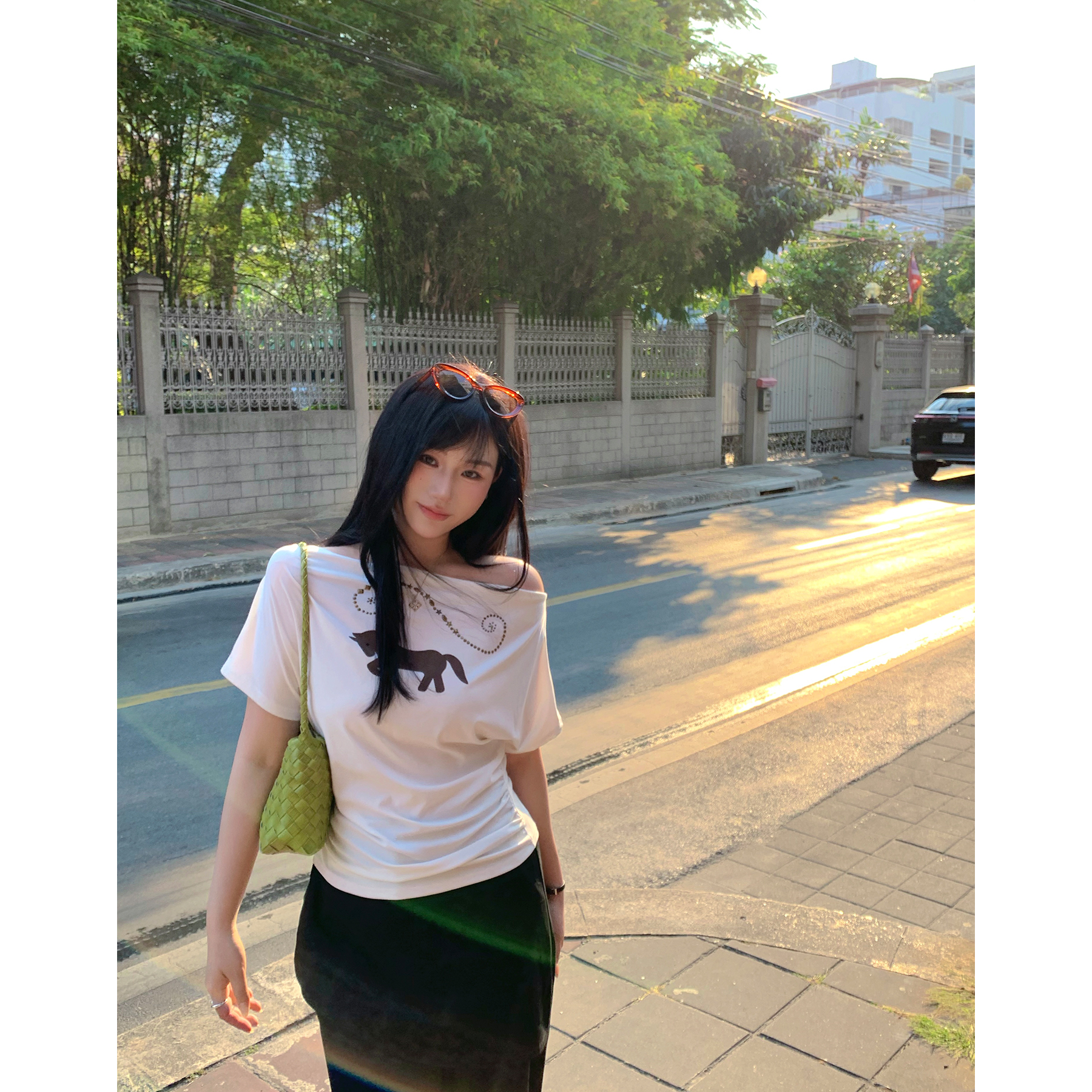 月半鱼【小马宝莉】春季新款莱赛尔收腰短袖t恤女斜肩一字领上衣