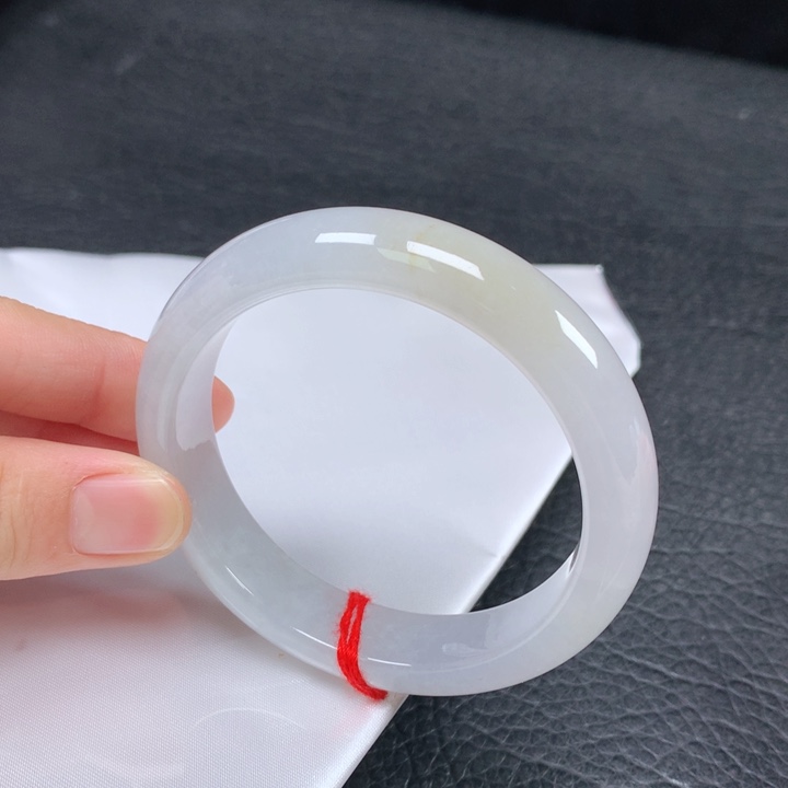 翡翠未镶嵌手镯  