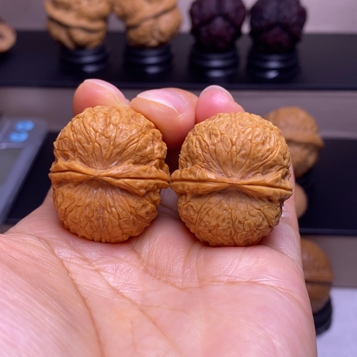 文玩核桃把件冰裂纹绣球72