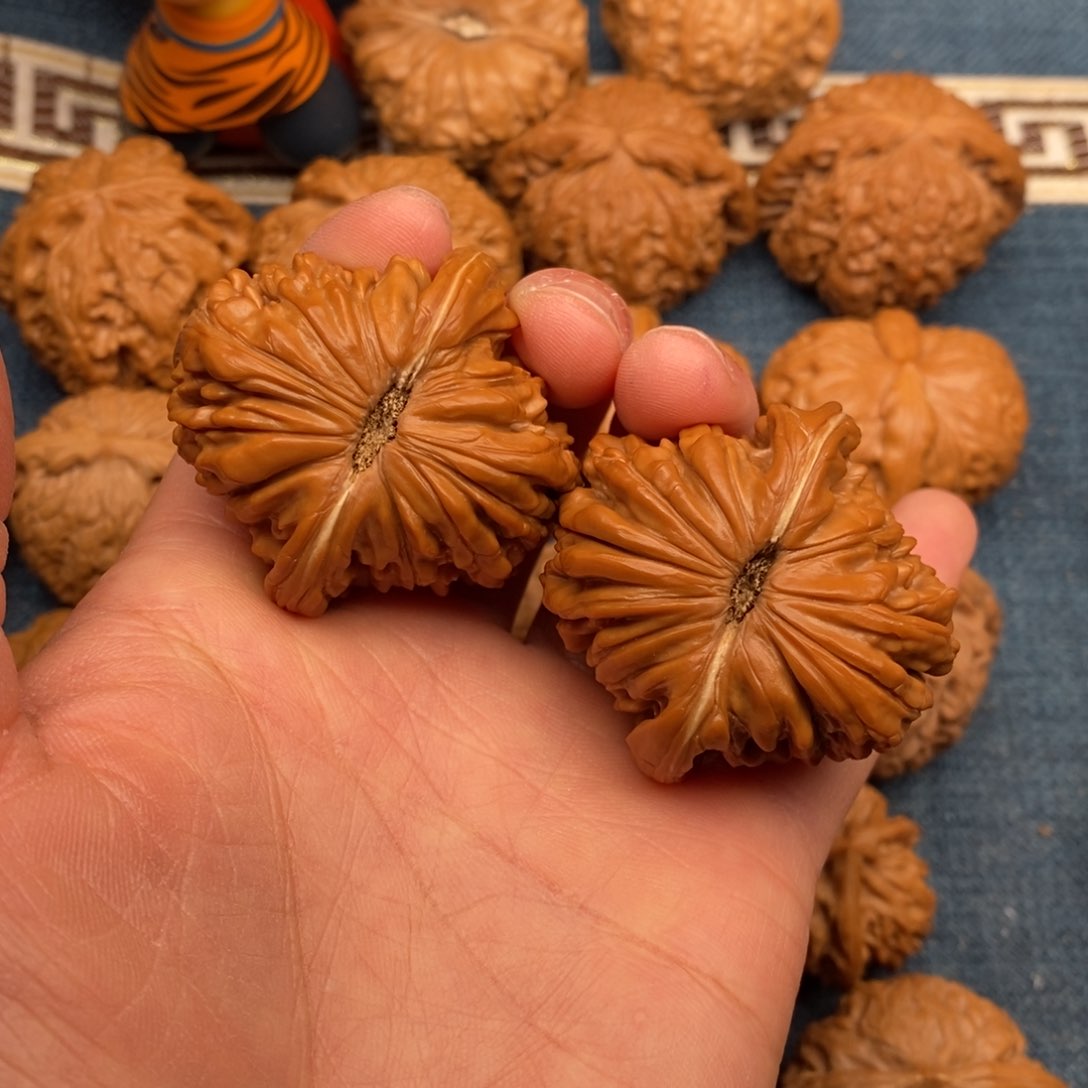 文玩核桃把件42平谷楼