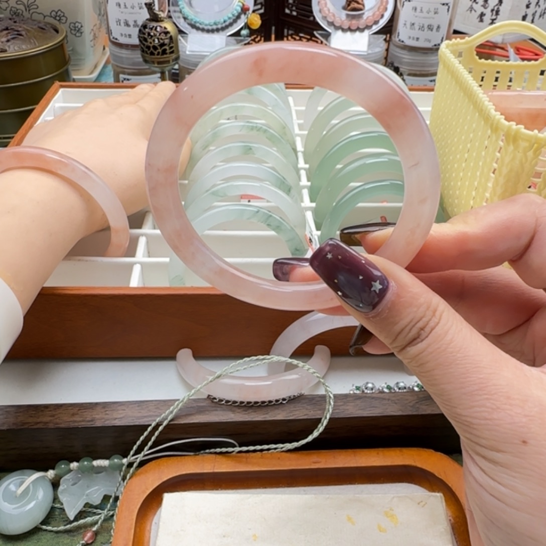 石英质玉（金丝玉）未镶嵌手镯桃花酿55.1