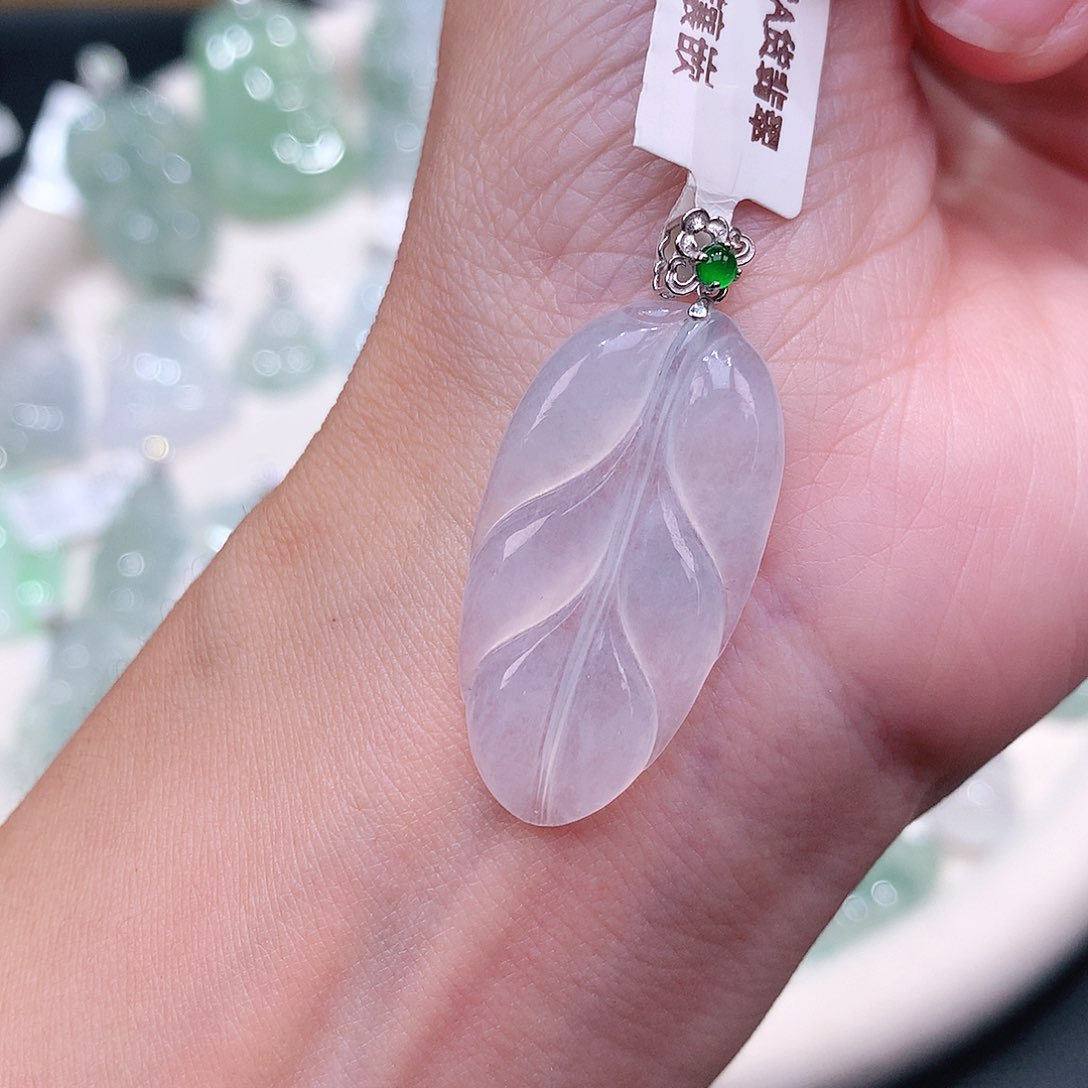 颈饰18K金镶嵌翡翠30.9-16.3-3.5