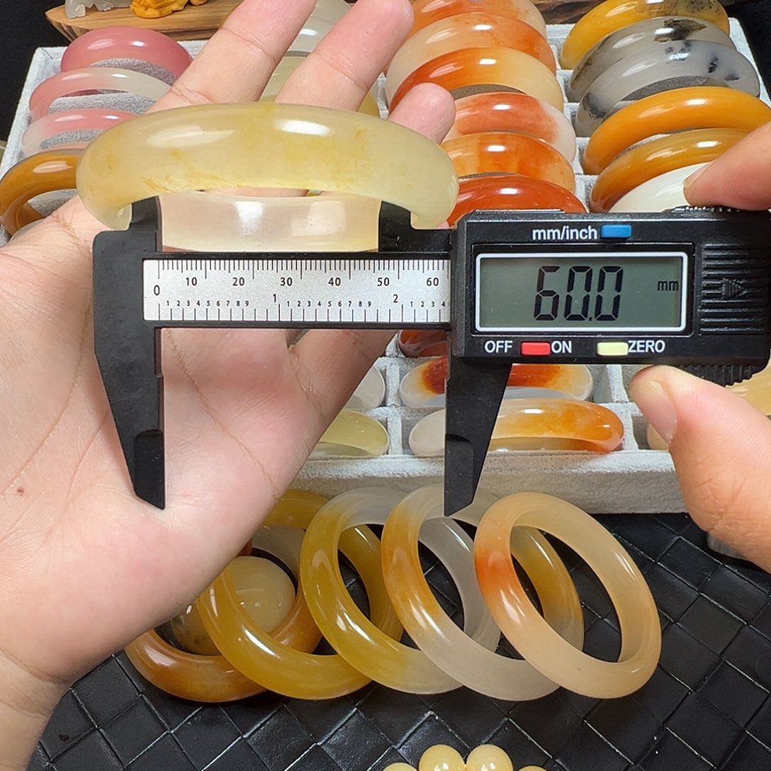 石英质玉（黄龙玉）未镶嵌手镯