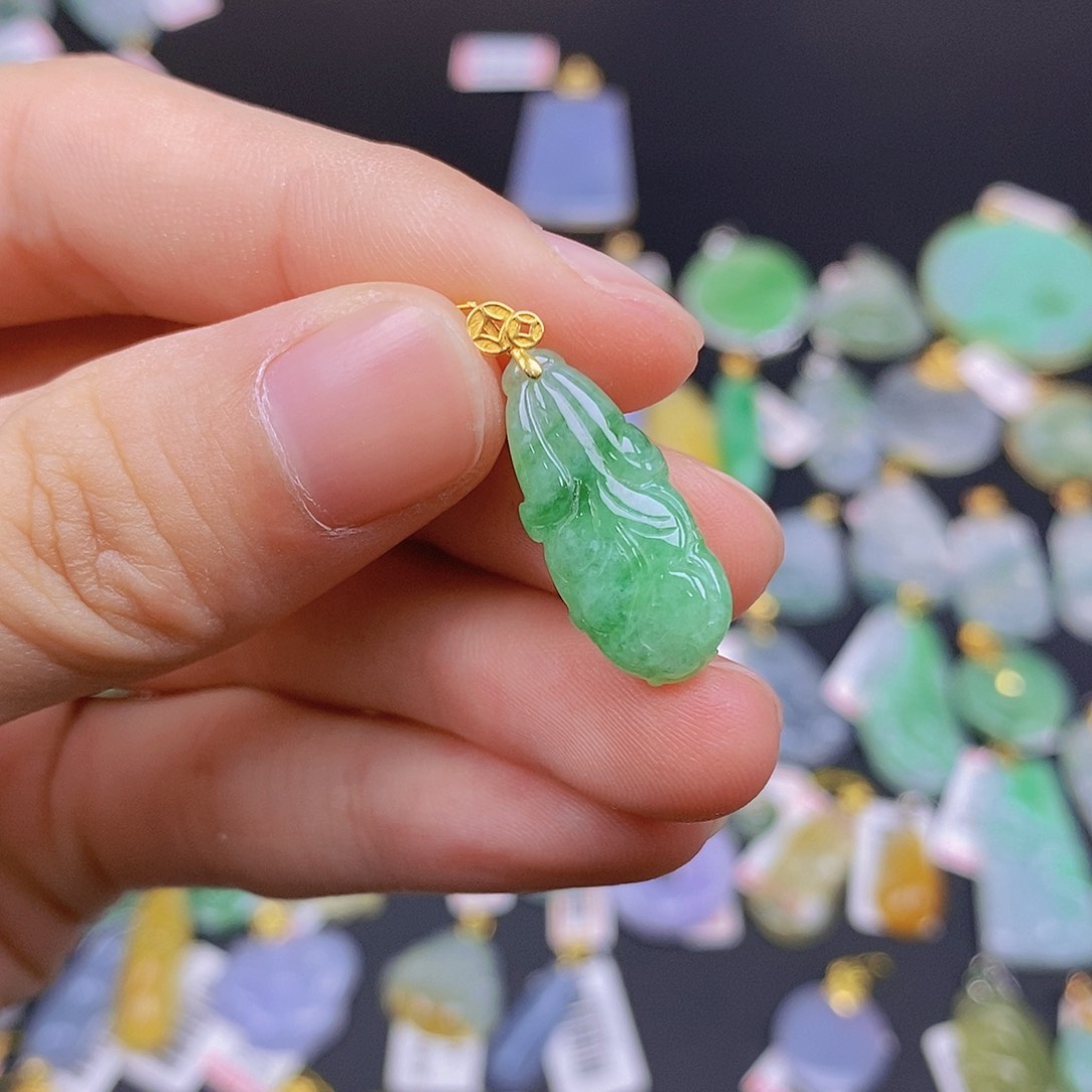 翡翠颈饰18K金镶嵌翡翠