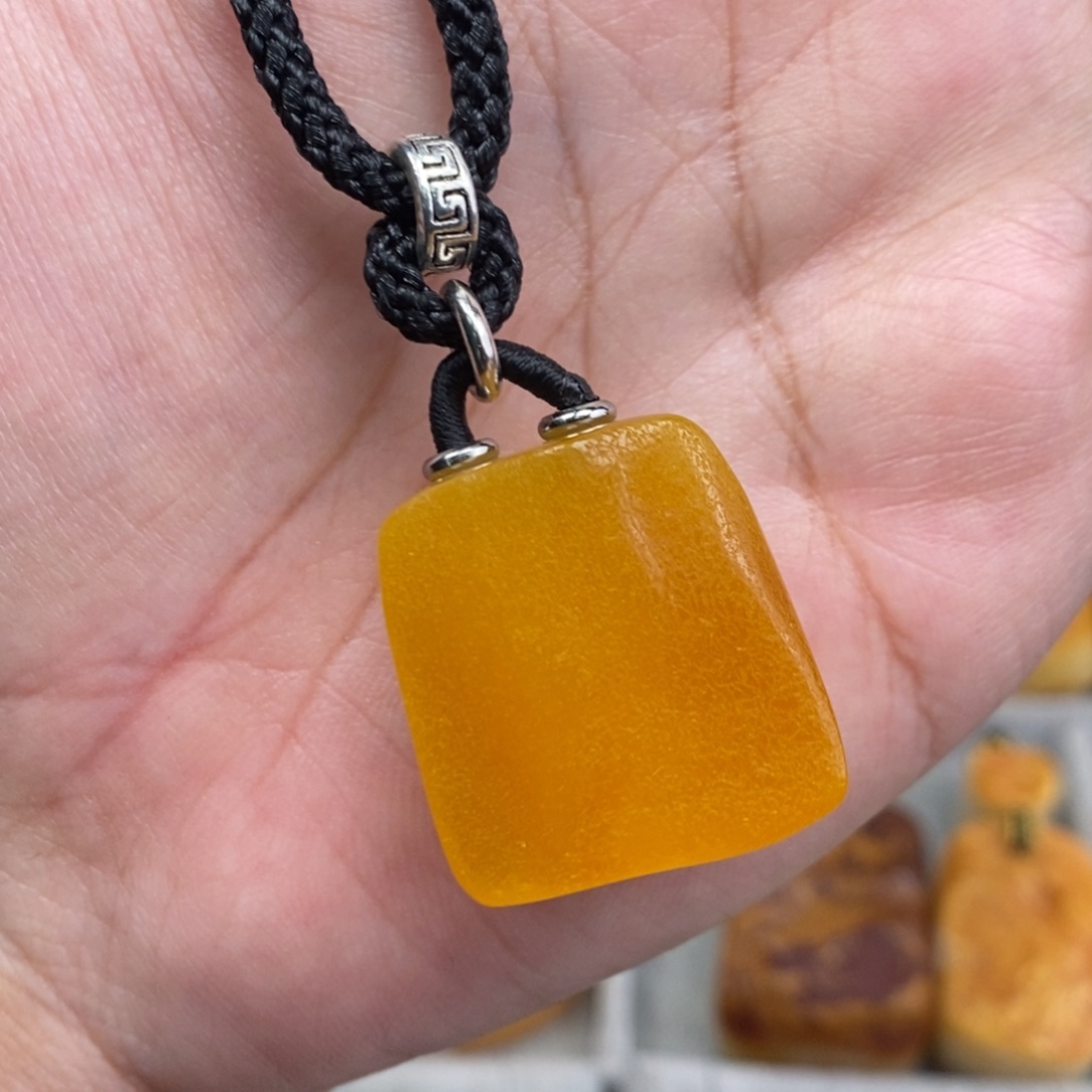 琥珀吊坠(赠链)未镶嵌