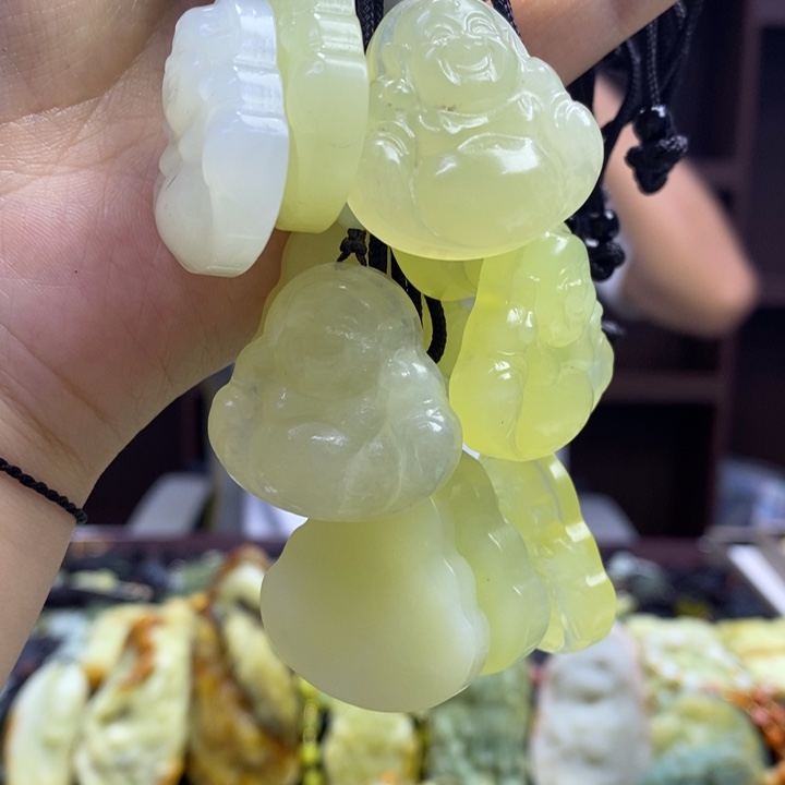 蛇纹石玉未镶嵌颈饰多样性发其一