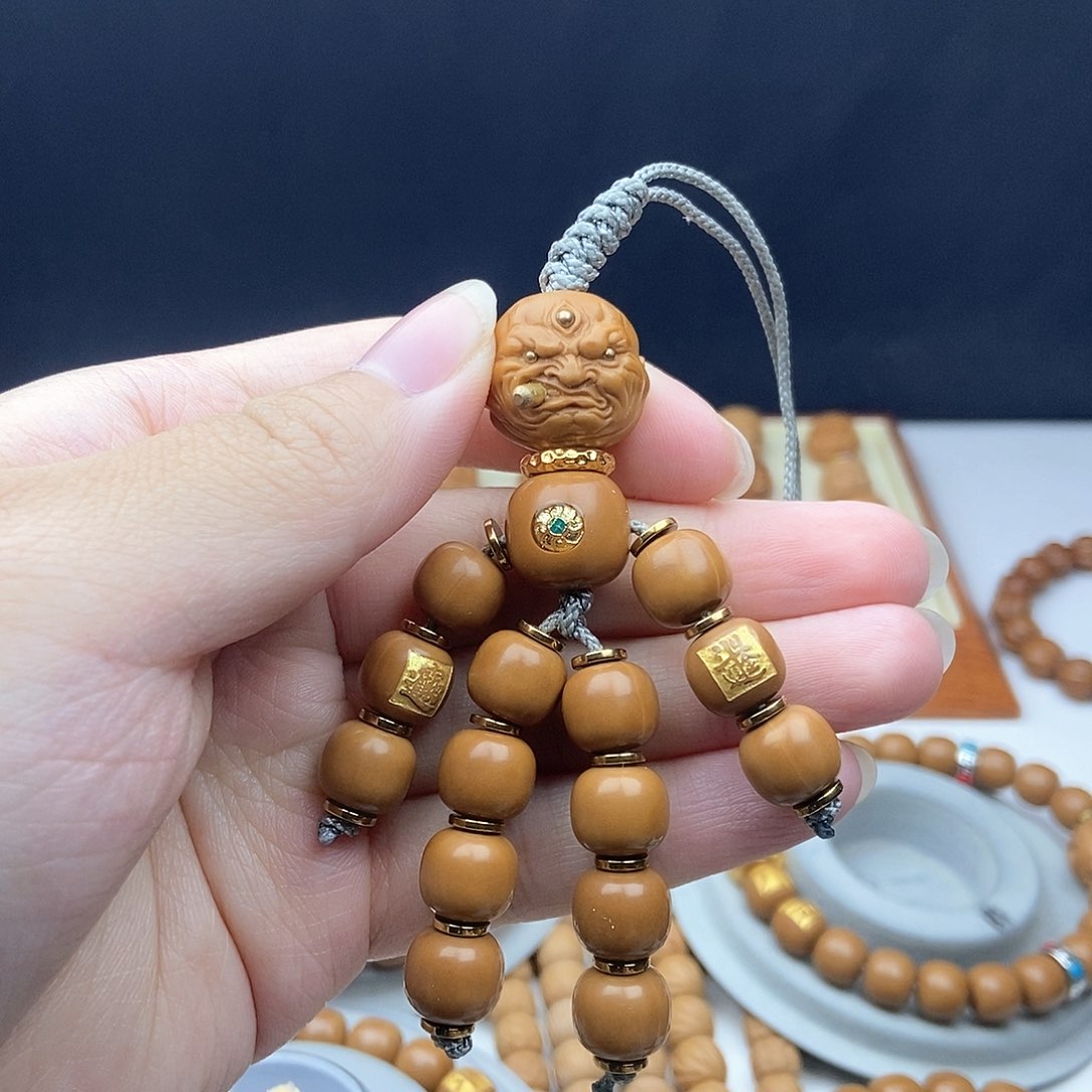 猴头核桃吊坠小人