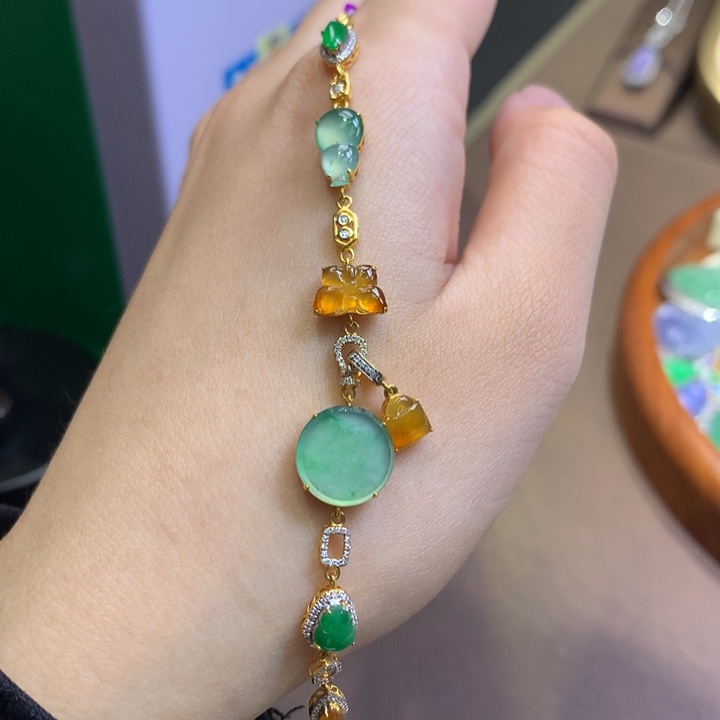 翡翠18K金镶嵌颈饰翡翠