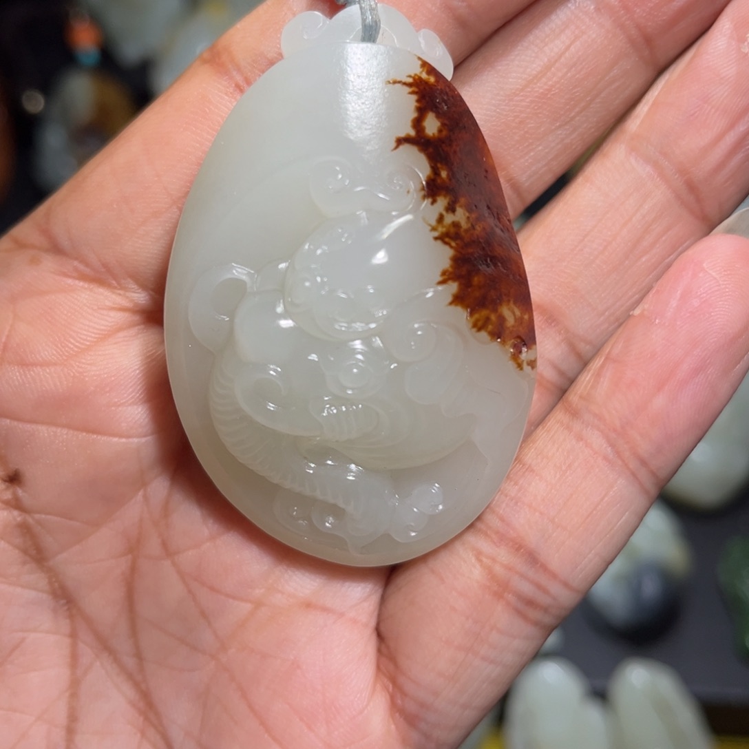 和田玉颈饰未镶嵌会***鱼