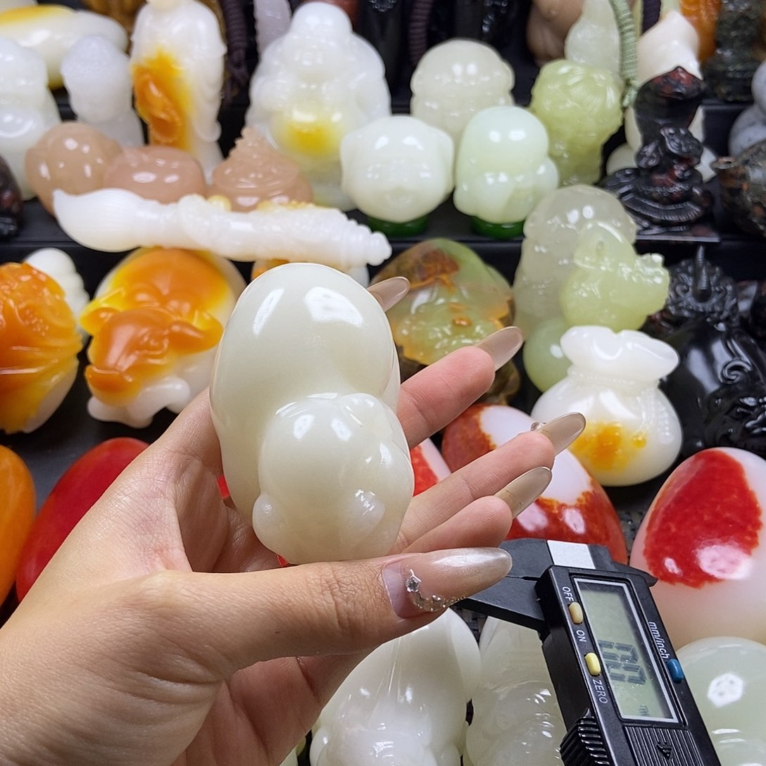 无花朵原石雕刻把件 猪