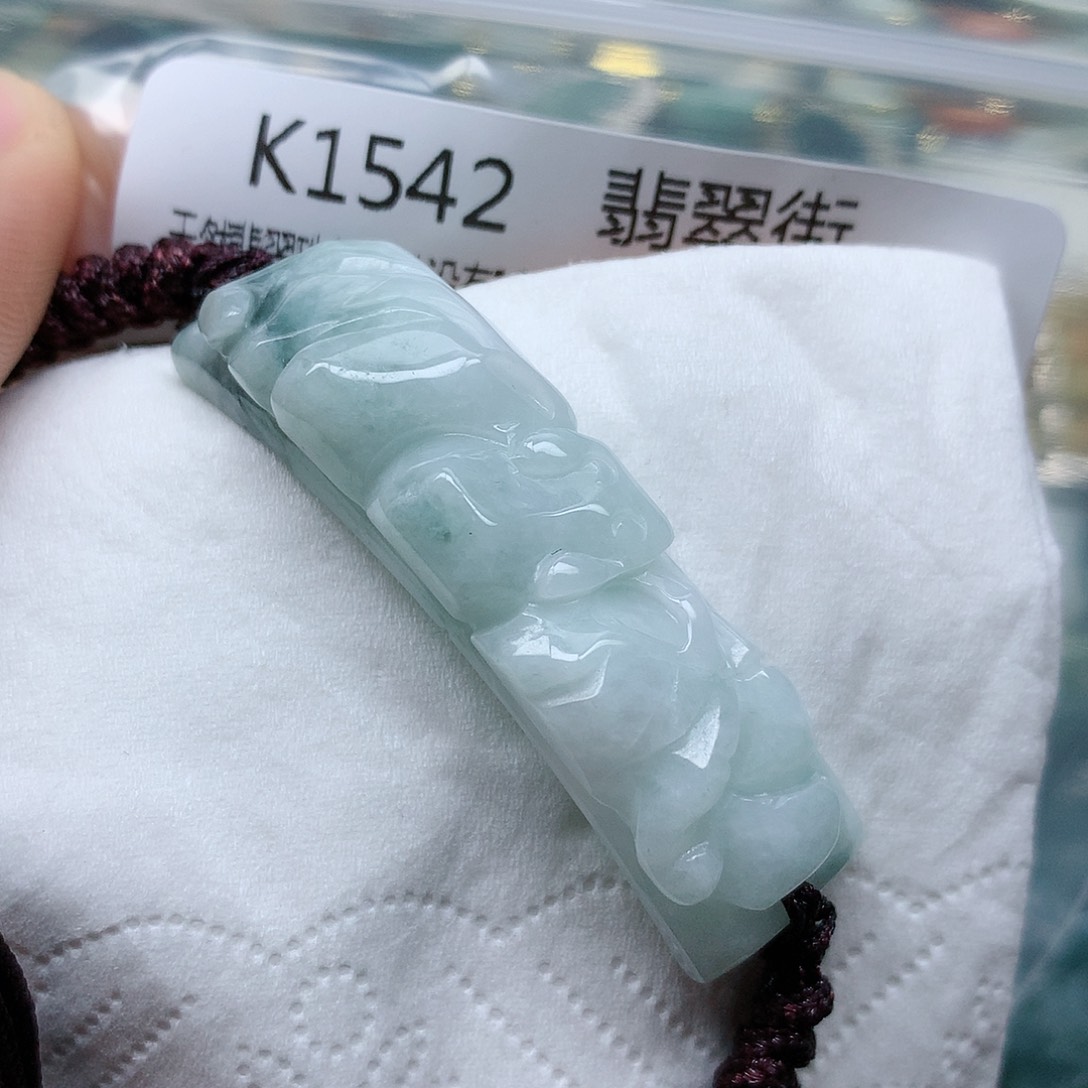 翡翠颈饰未镶嵌手串