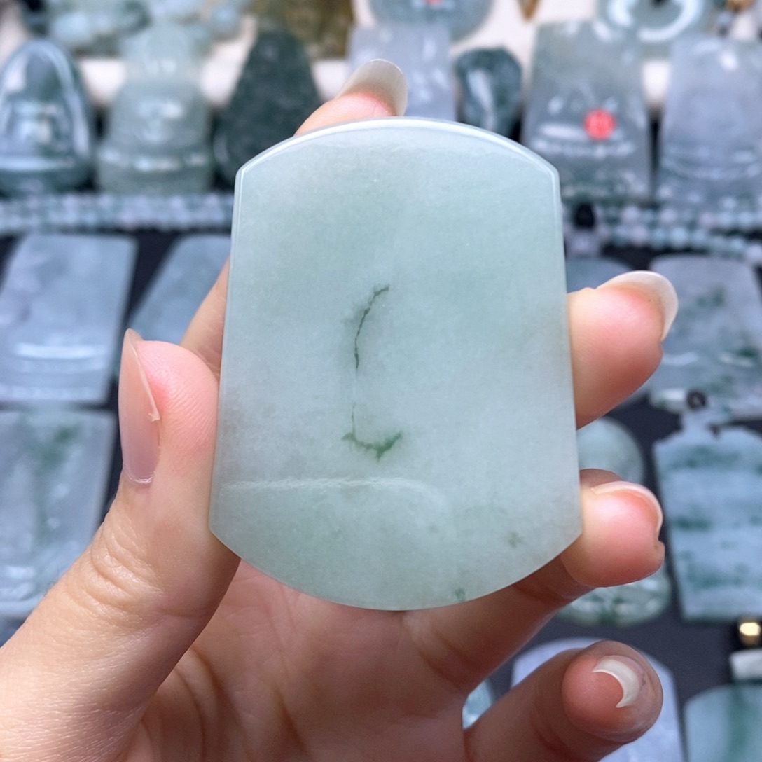 翡翠未镶嵌颈饰无事牌