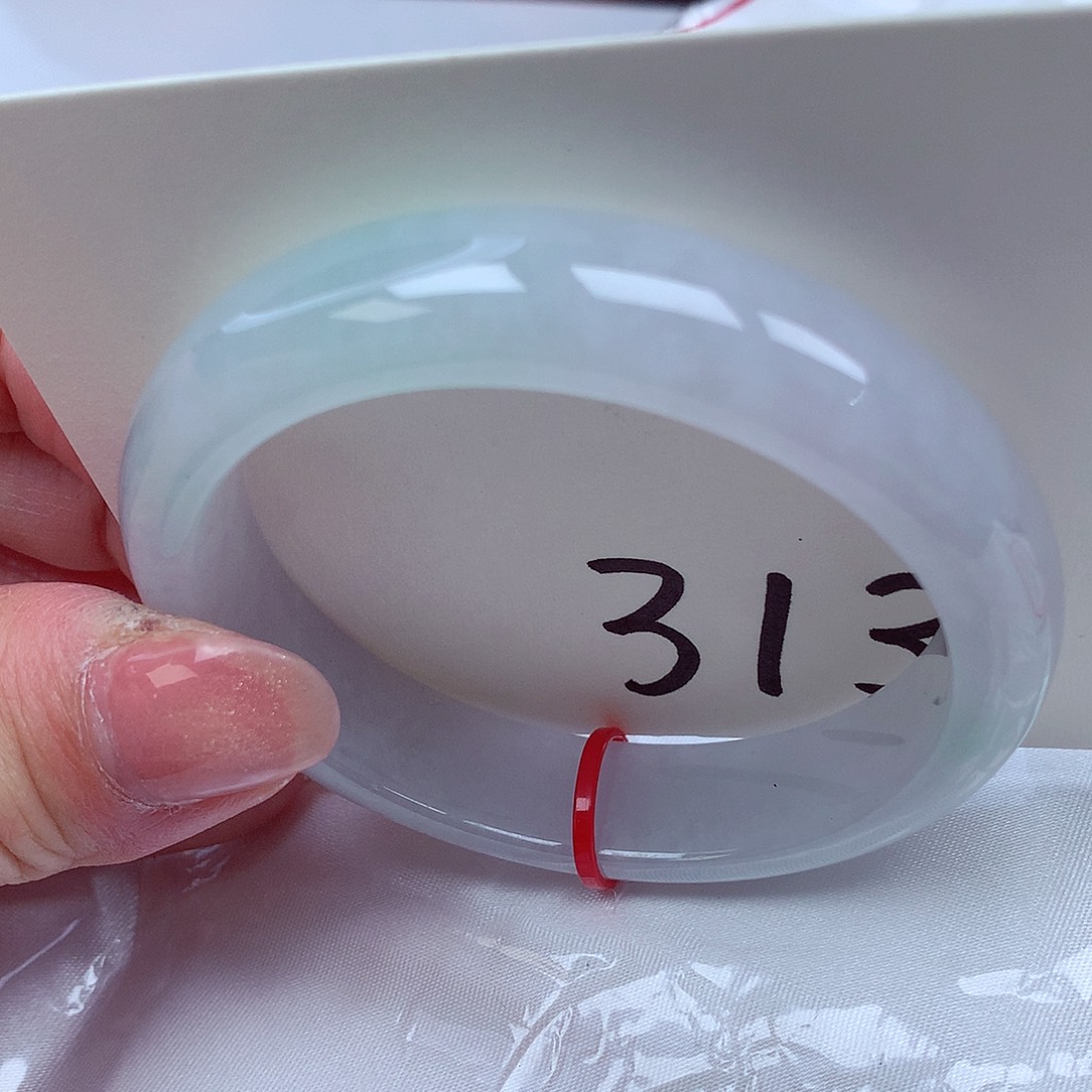 翡翠手镯未镶嵌翡翠