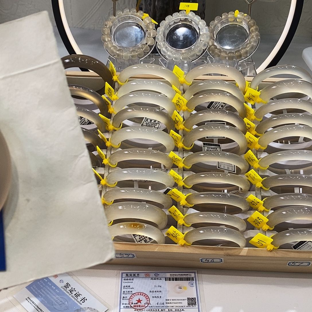 玛瑙/玉髓手镯未镶嵌7****9