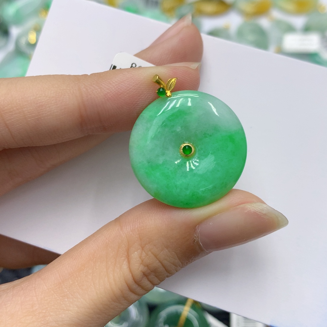 翡翠18K金镶嵌颈饰