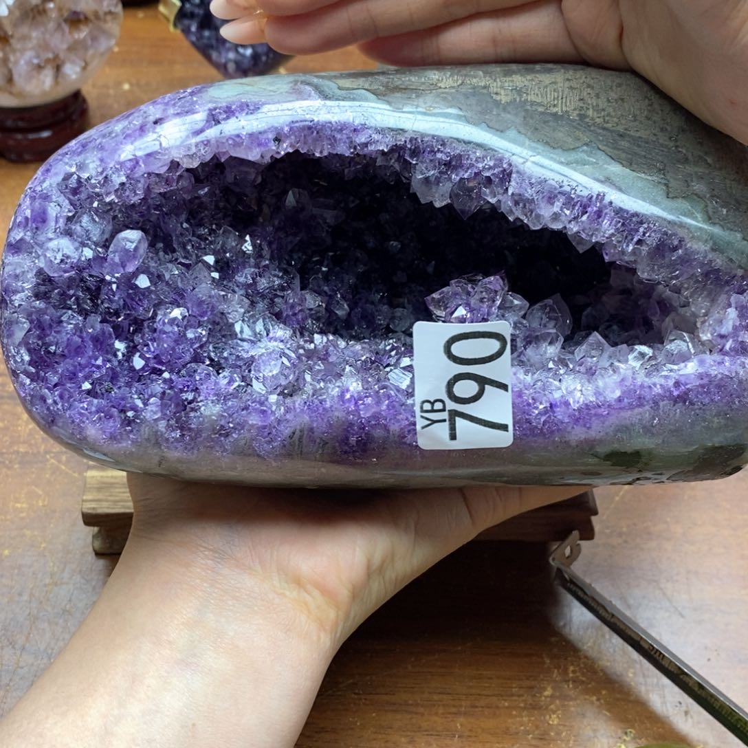 未镶嵌水晶大型摆件（非配饰）