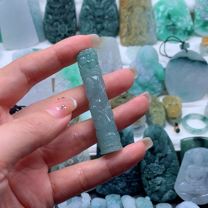 慎***独定制翡翠未镶嵌龙柱
