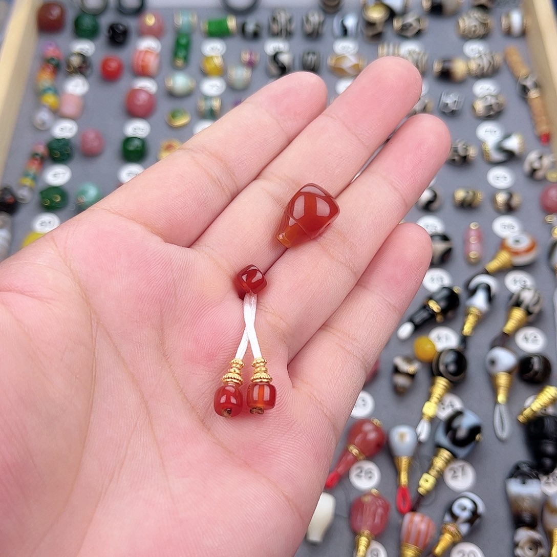 丽****玛瑙/玉髓饰品未镶嵌