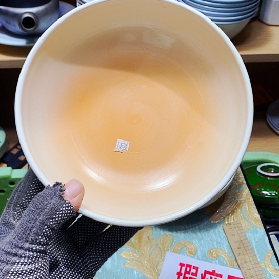 瓷片鑫年快乐。万事如意