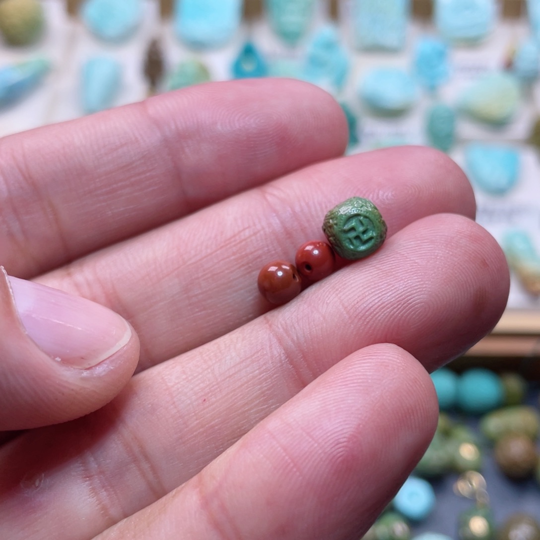 南红玛瑙配饰未镶嵌