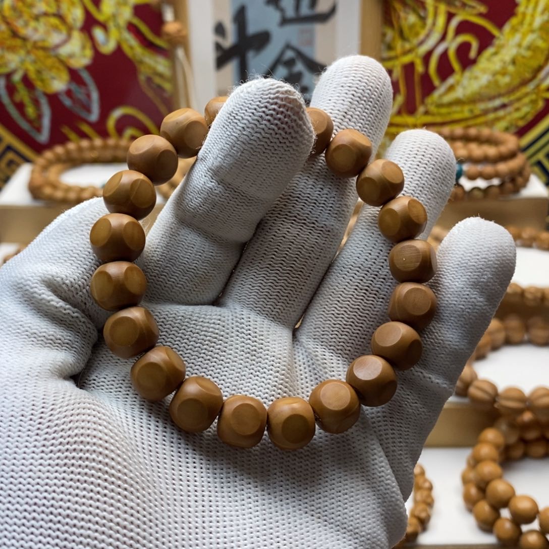 猴头核桃吊坠油点六方带金标48.88