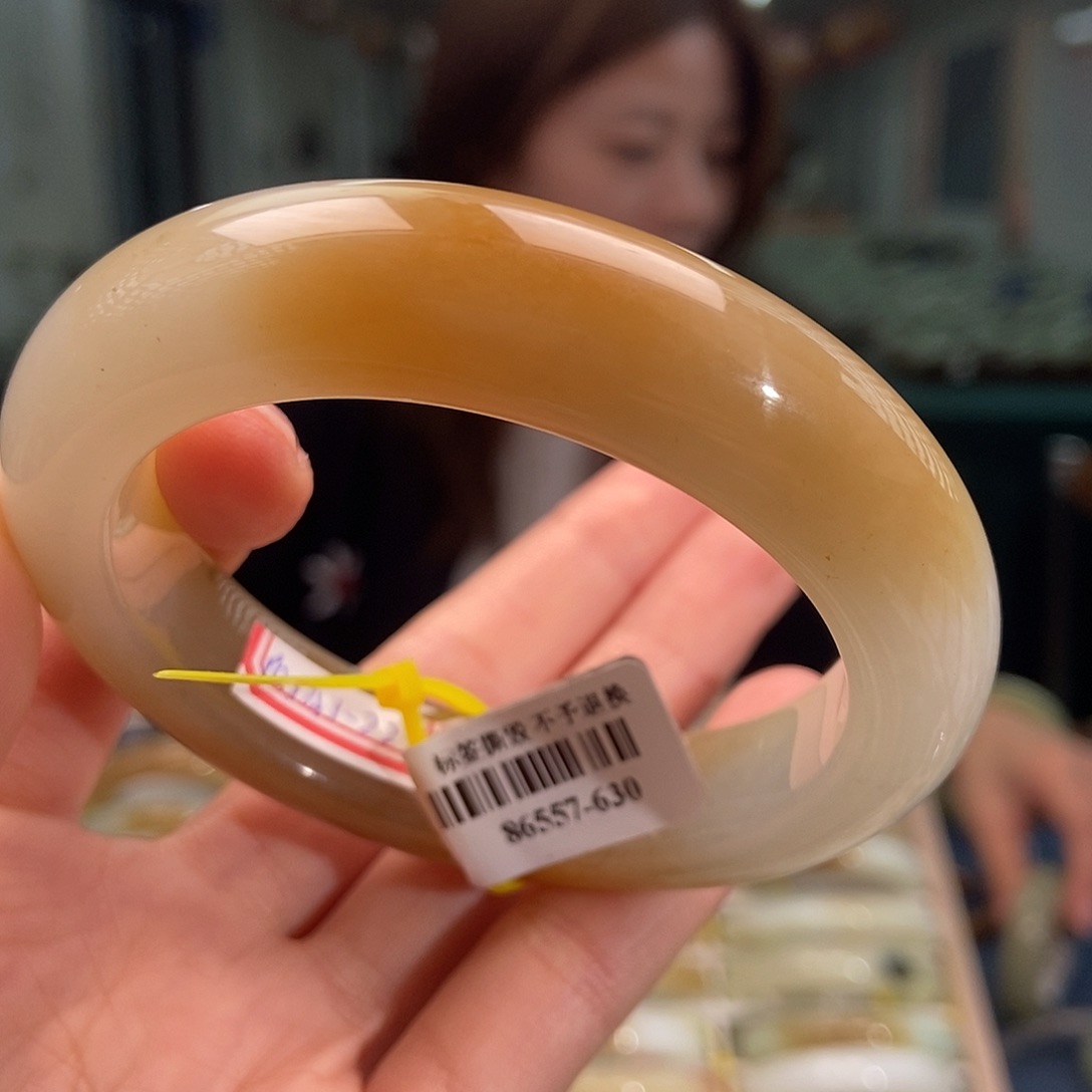 和田玉手镯未镶嵌一****胖55.6