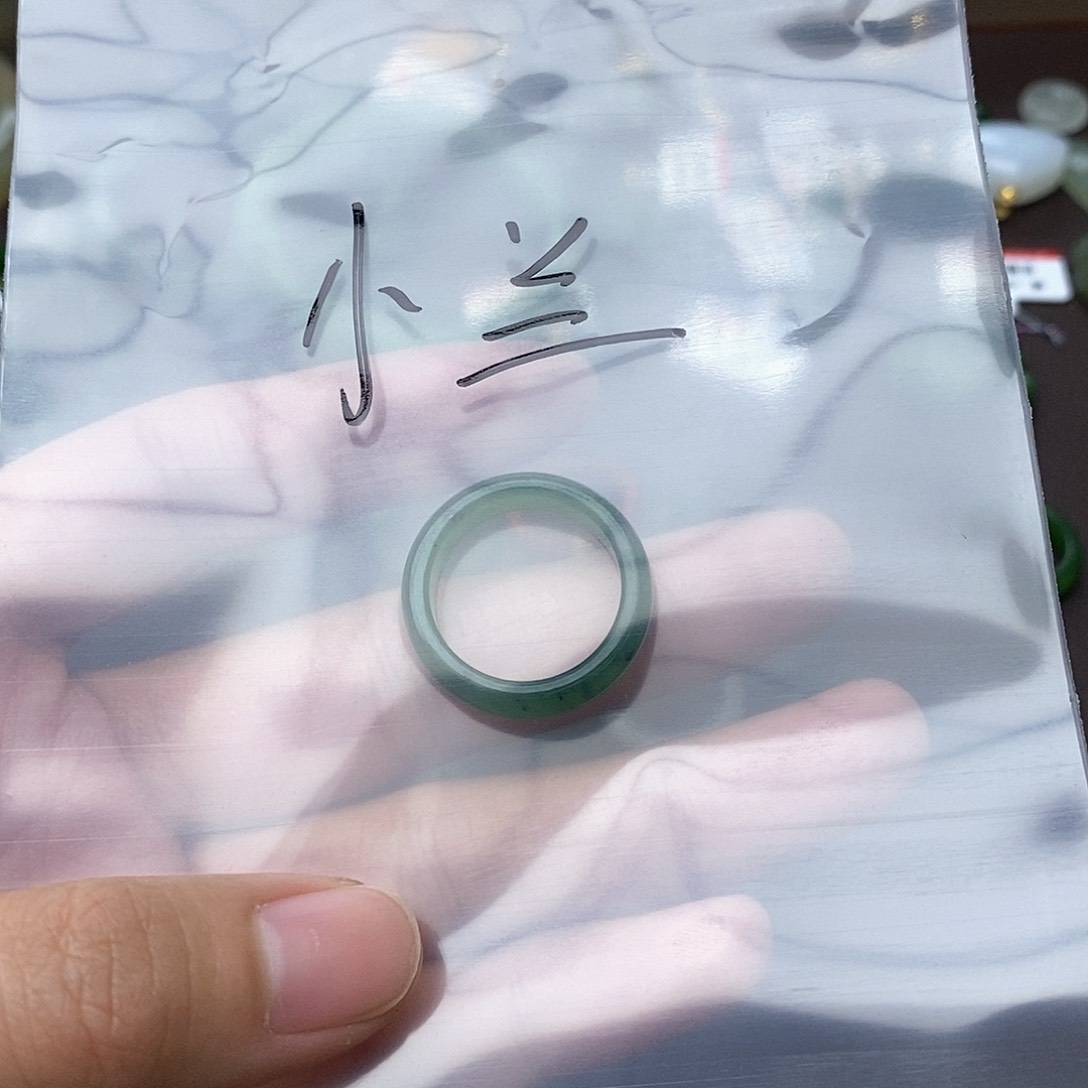 和田玉颈饰未镶嵌小**?