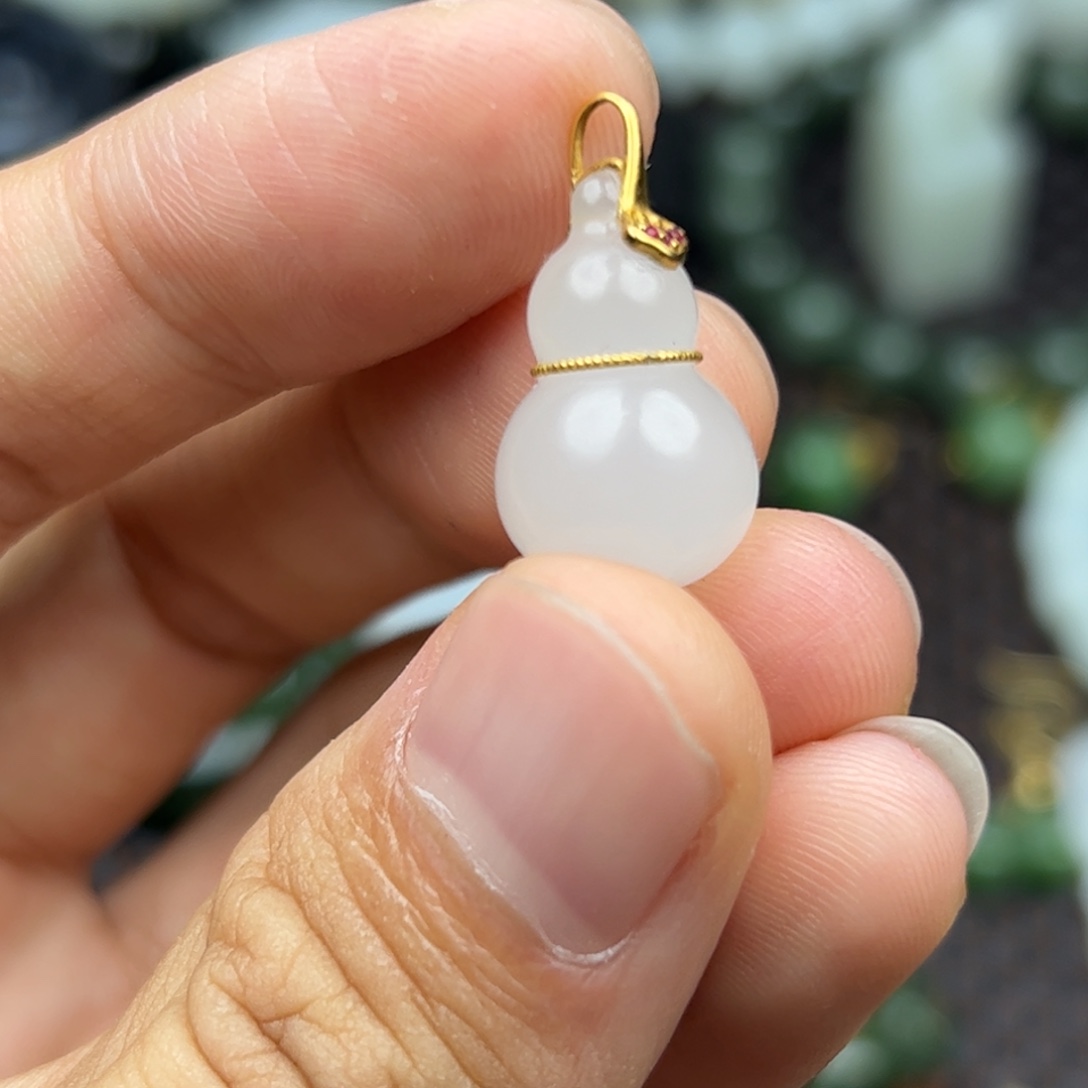 和田玉18K金镶嵌挂件