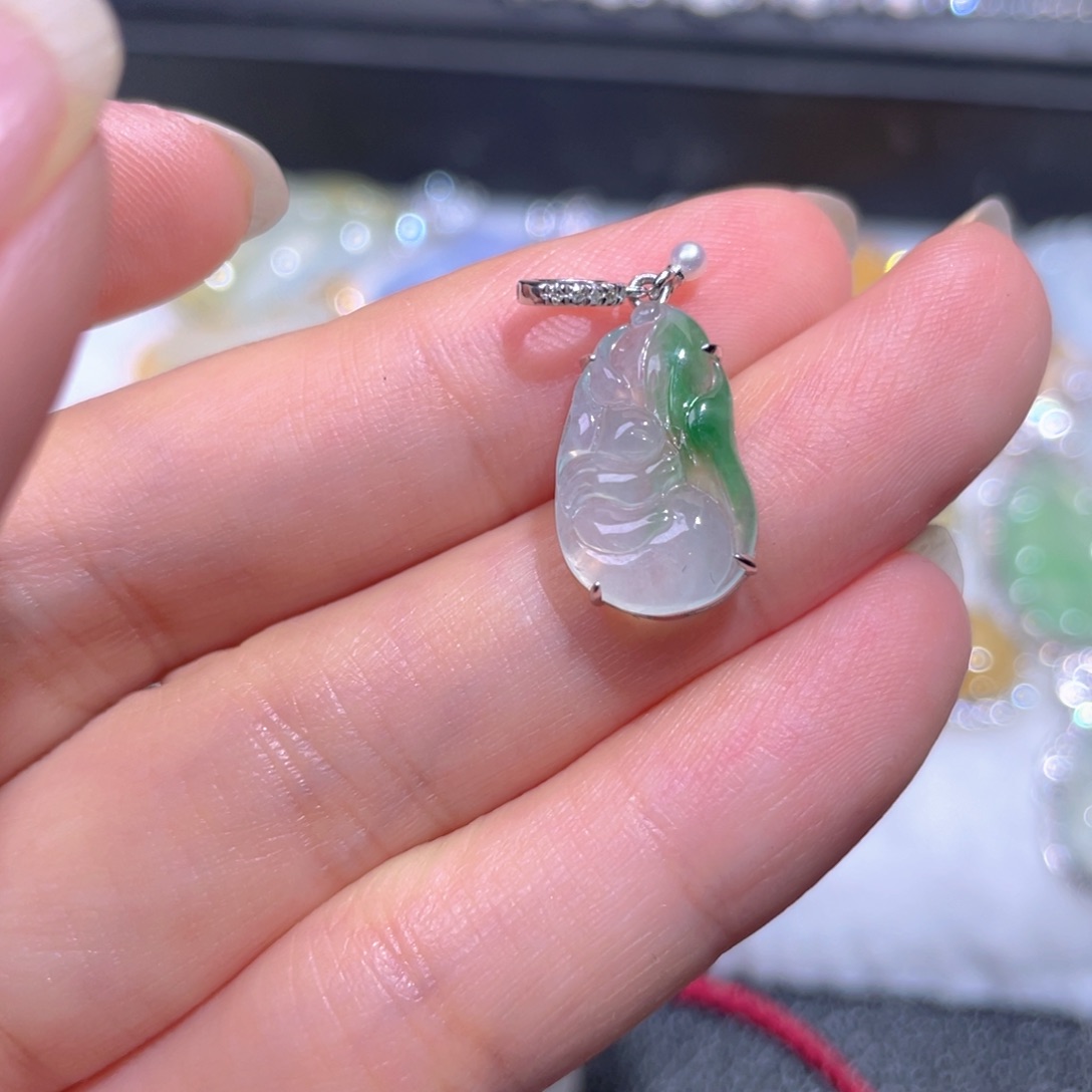 颈饰18K金镶嵌翡翠翡翠