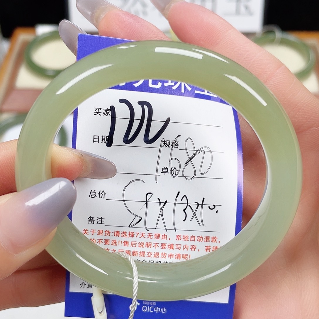 和田玉手镯未镶嵌