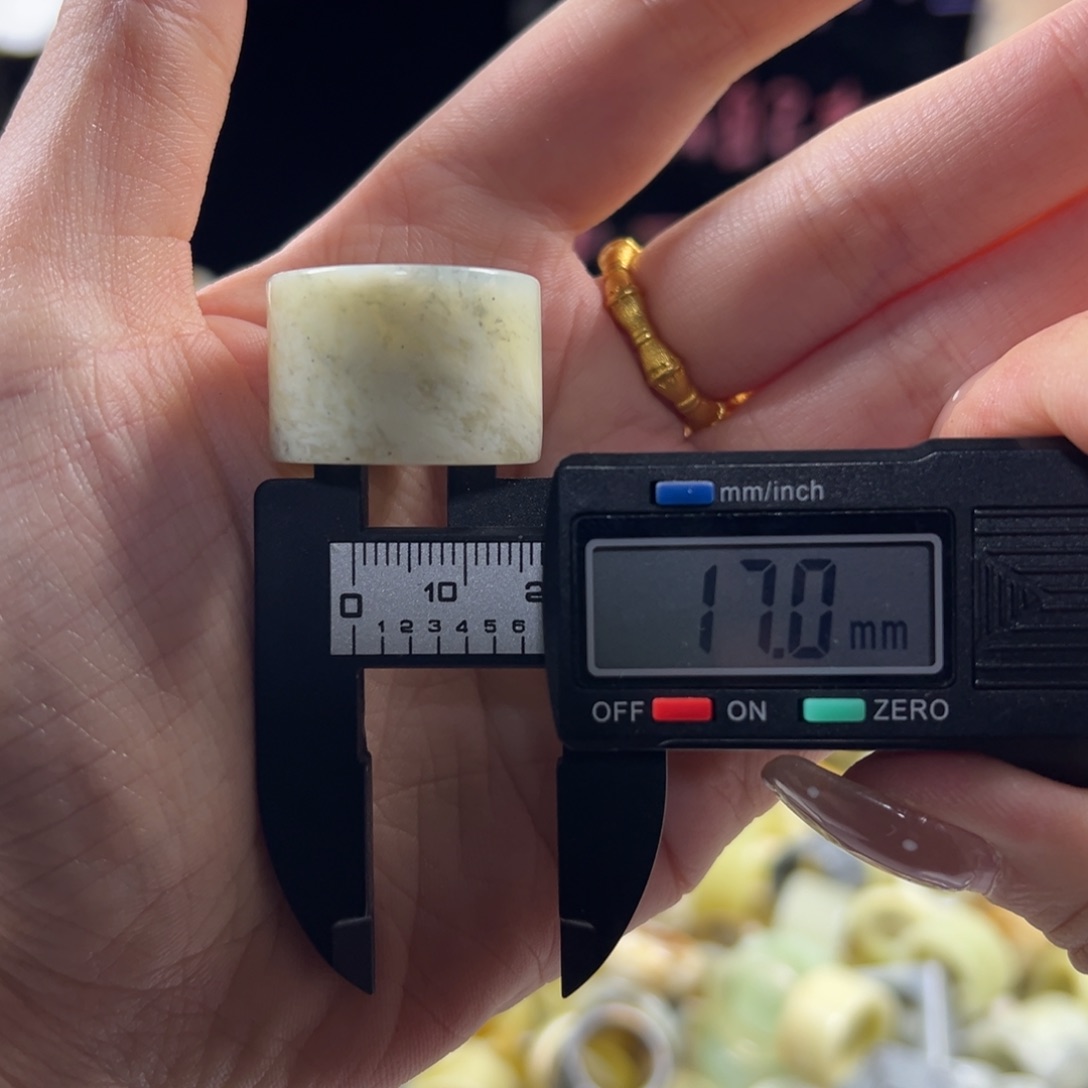 蛇纹石玉未镶嵌戒指