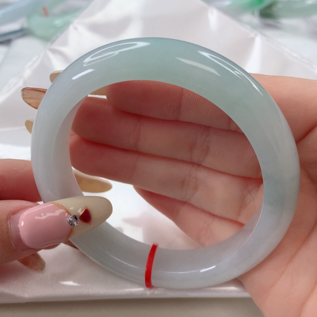 翡翠手镯未镶嵌58.4晴绿起胶