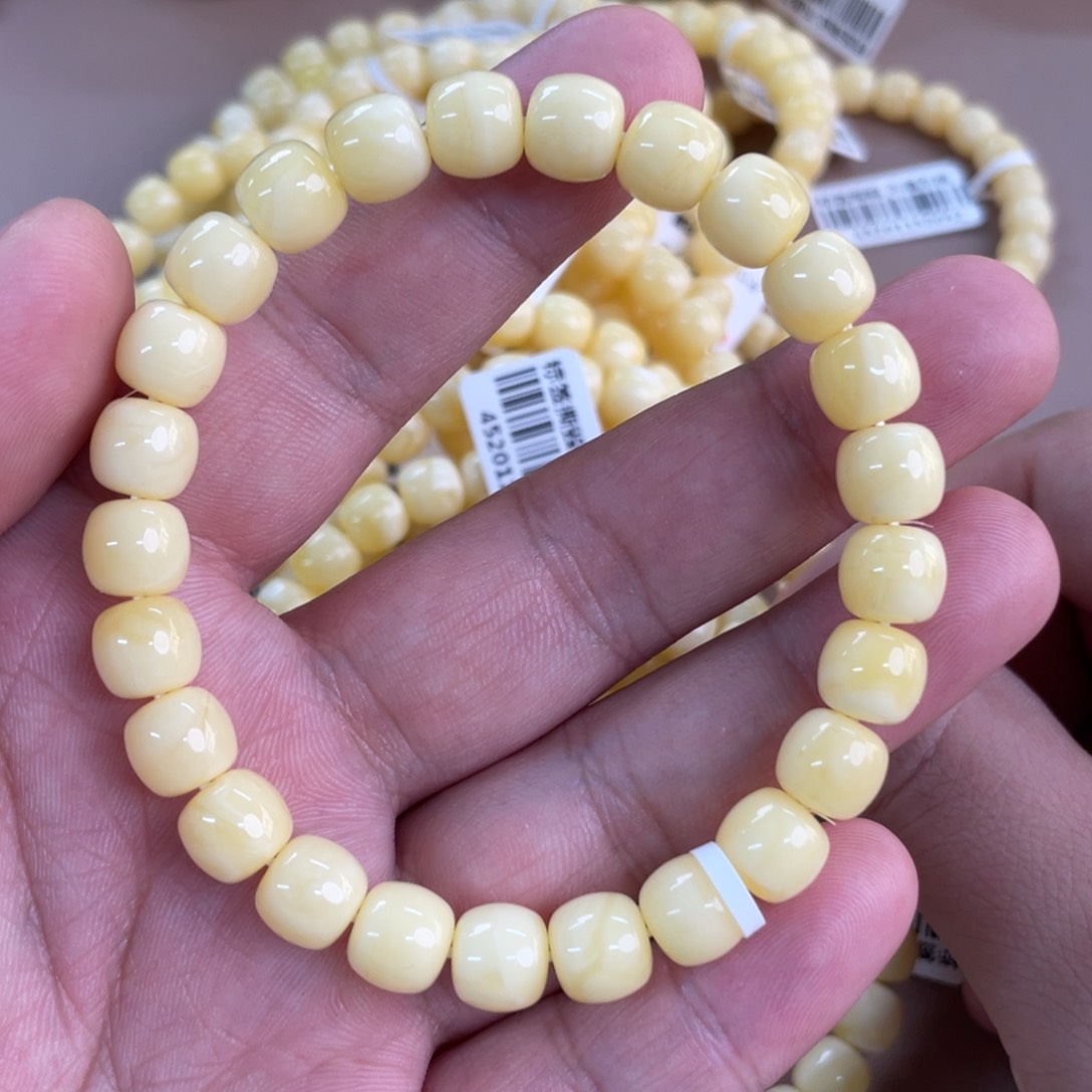 未镶嵌琥珀裸石0180000000